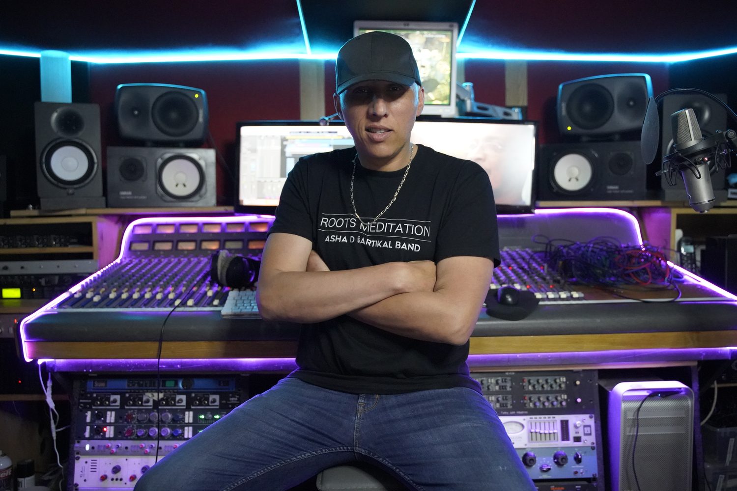 Asha D in the studio (riddimmaker)